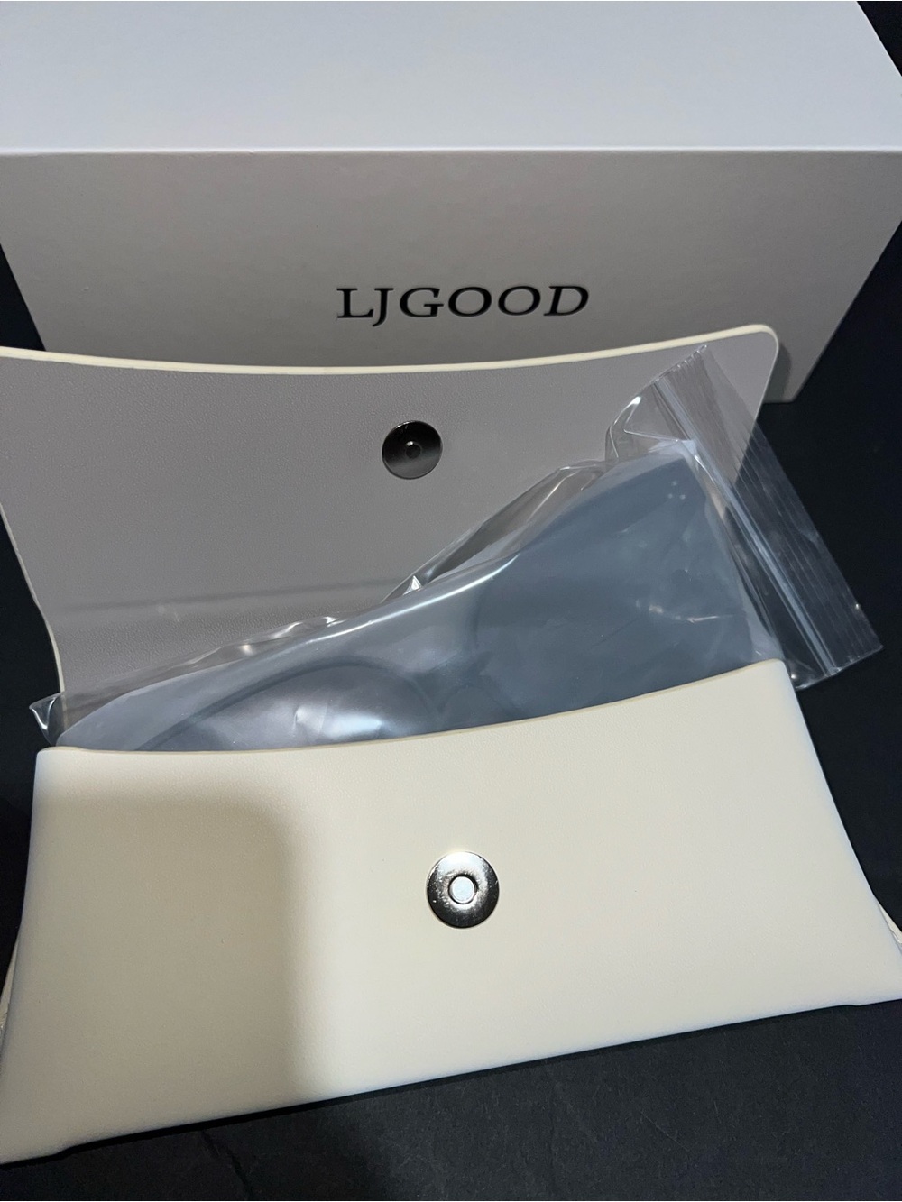 White Tablet Sleeve – Protective Carrying Case